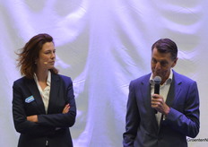 Charlotte Langerak-Visser on behalf of Viscon Group and Nico Bikker on behalf of ISO Group explained why two "competitors" are now launching a machine together. Both parties recognize that with automation there are still big steps to be made in tissue culture. The machine was built within six months, apparently after a call from Charlotte that brought them to the table.